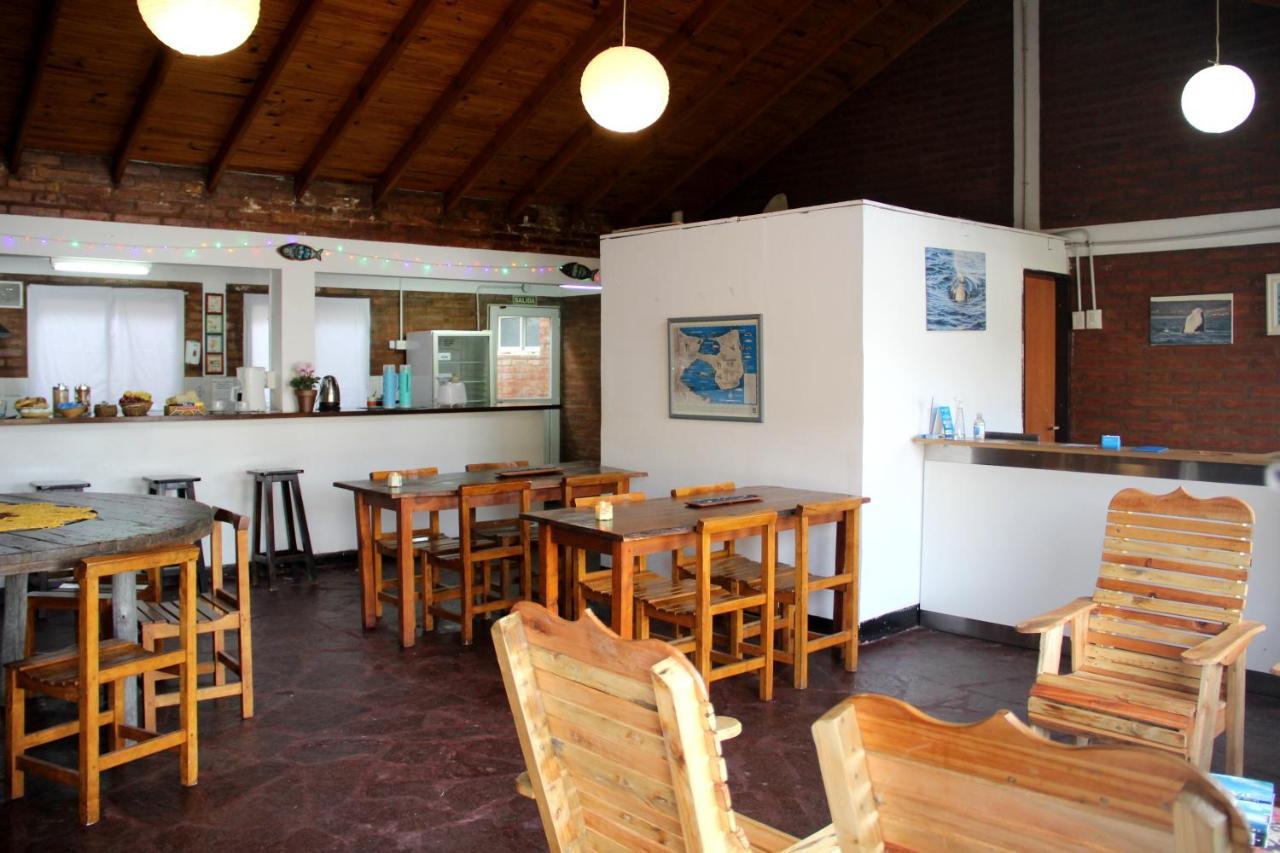 Hostel Bahia Ballenas Puerto Pirámides Esterno foto