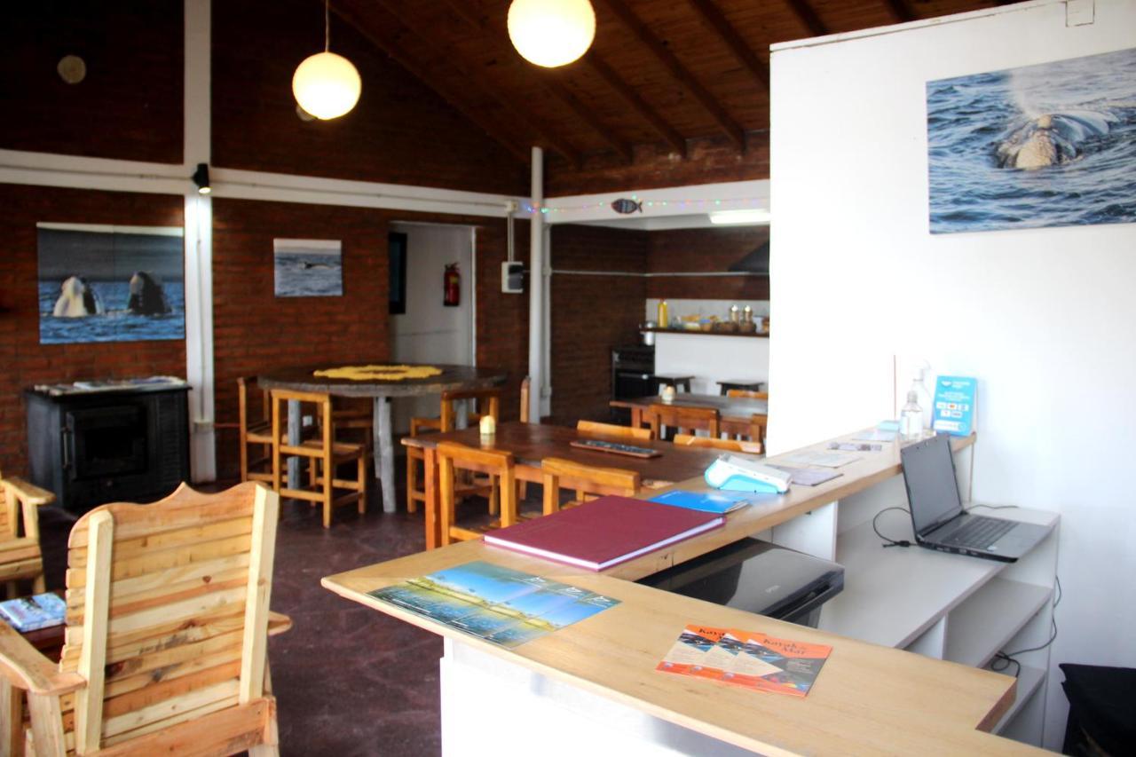 Hostel Bahia Ballenas Puerto Pirámides Esterno foto